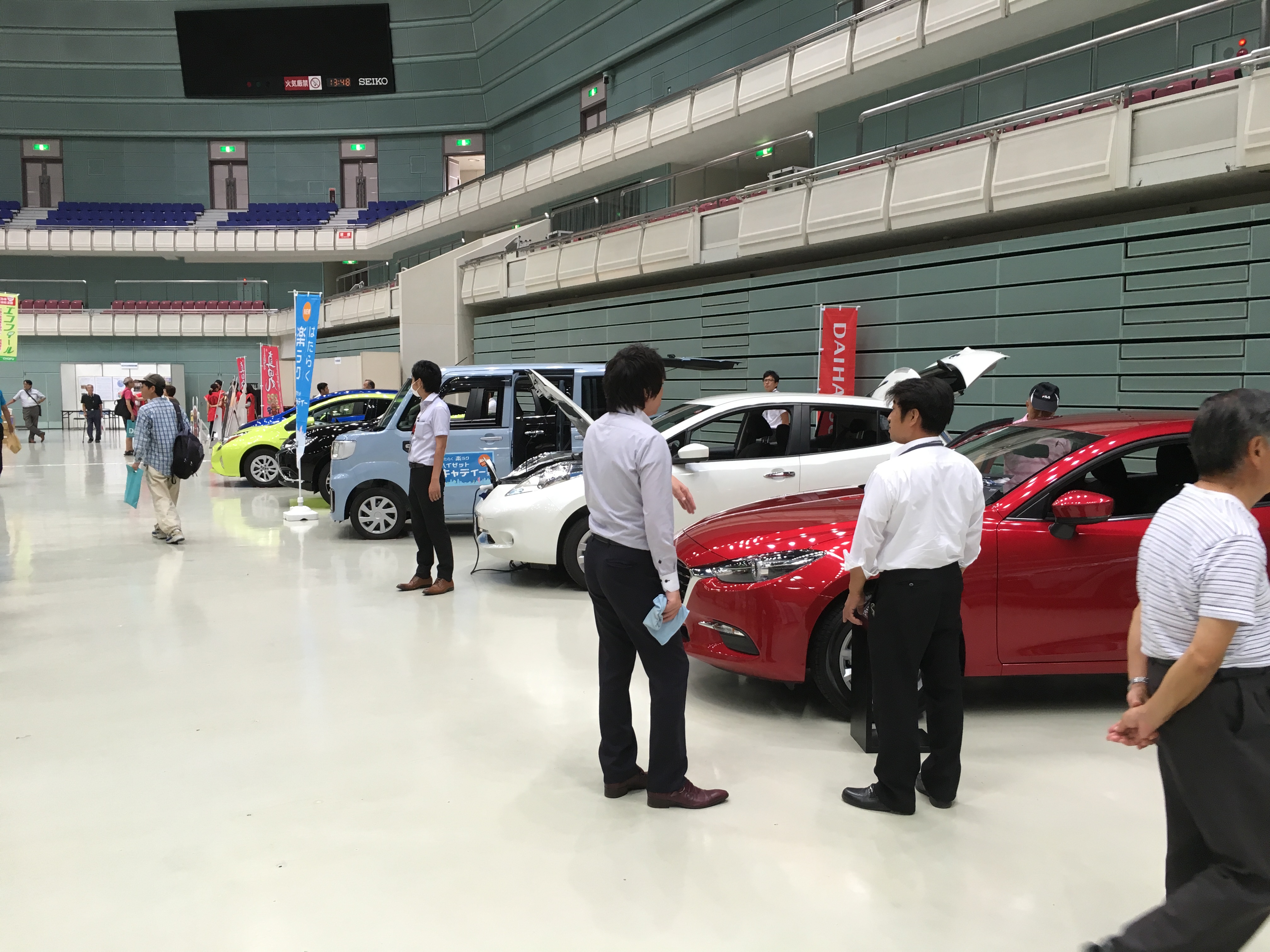 低公害車・低燃費車の展示①