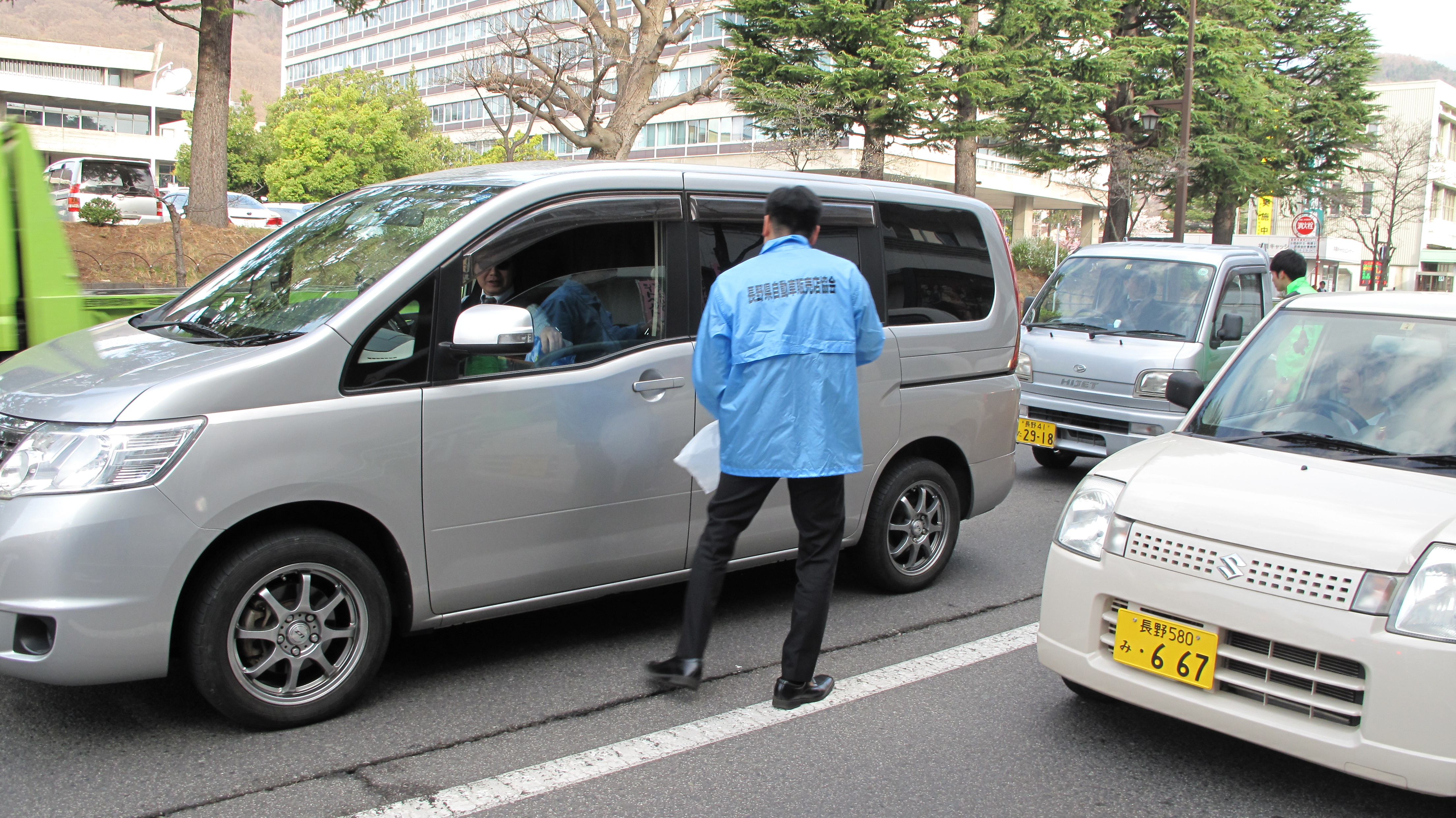 　　　　　　　　　街頭活動の様子　②